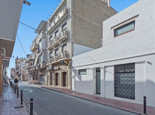 Resale - Apartment - Torrevieja - Torrevieja Centro