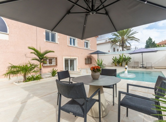 Resale - Villa - Orihuela - Punta Prima