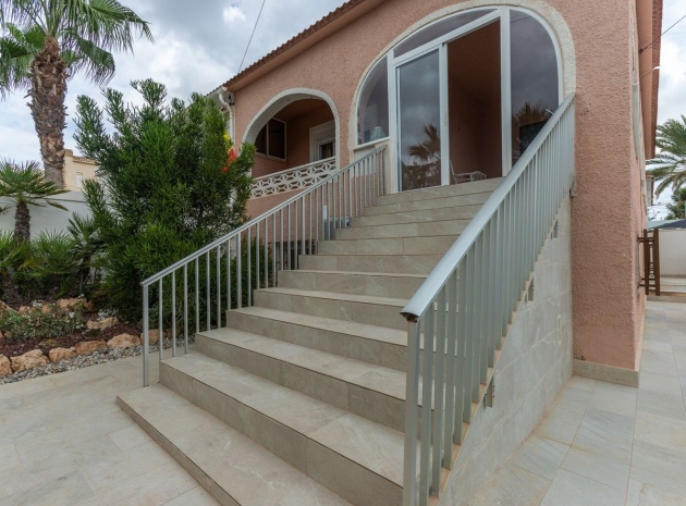 Resale - Villa - Orihuela - Punta Prima