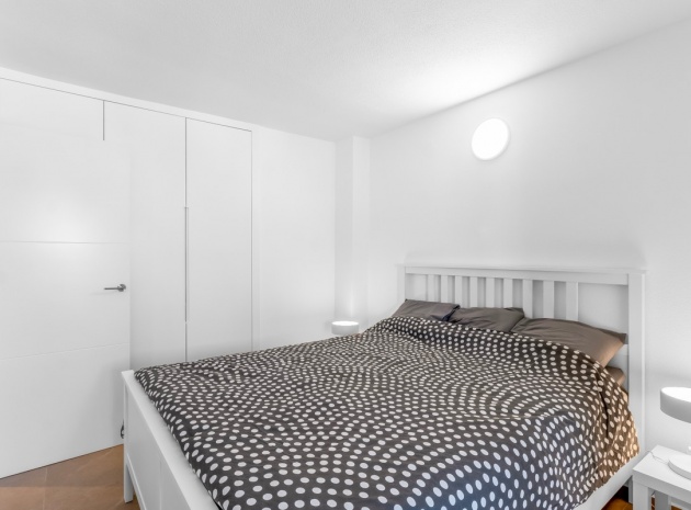 Resale - Apartment - Torrevieja - Torrevieja Centro