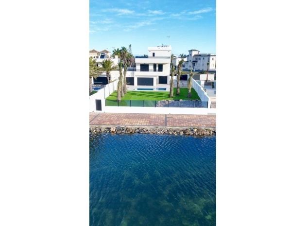 Resale - Villa - San Javier - La Manga Del Mar Menor
