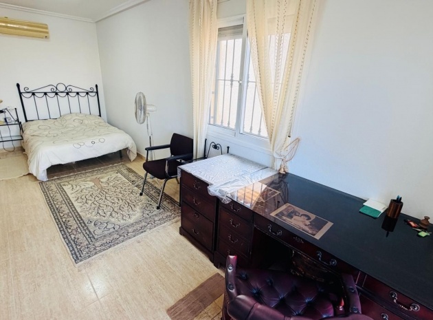 Resale - Villa - Los Montesinos - La Herrada