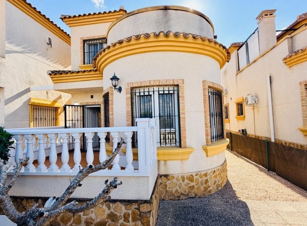Resale - Villa - Los Montesinos - La Herrada