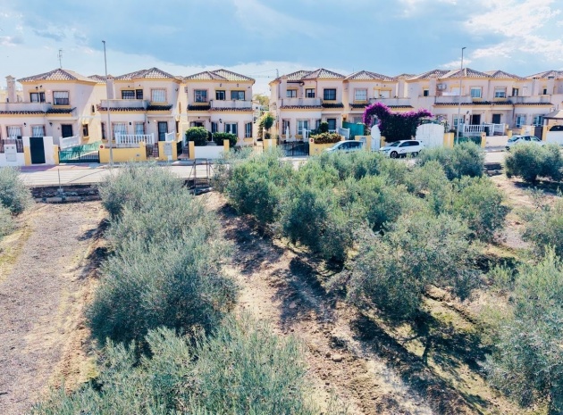 Resale - Villa - Los Montesinos - La Herrada