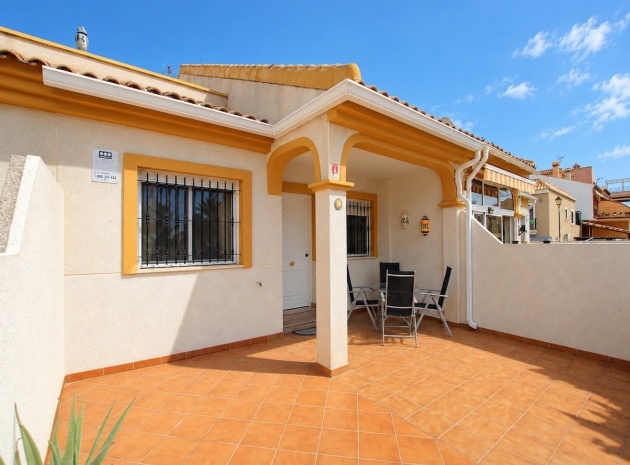 Resale - Bungalow - Daya Nueva