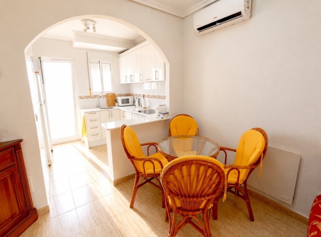 Resale - Bungalow - Daya Nueva