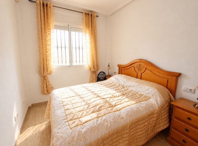 Resale - Bungalow - Daya Nueva