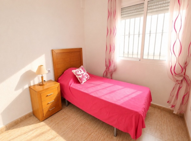 Resale - Bungalow - Daya Nueva