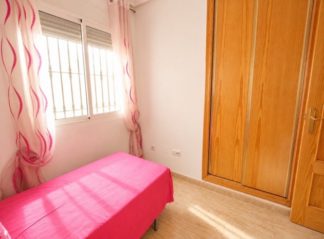 Resale - Bungalow - Daya Nueva
