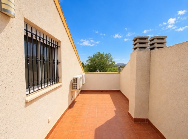 Resale - Bungalow - Daya Nueva