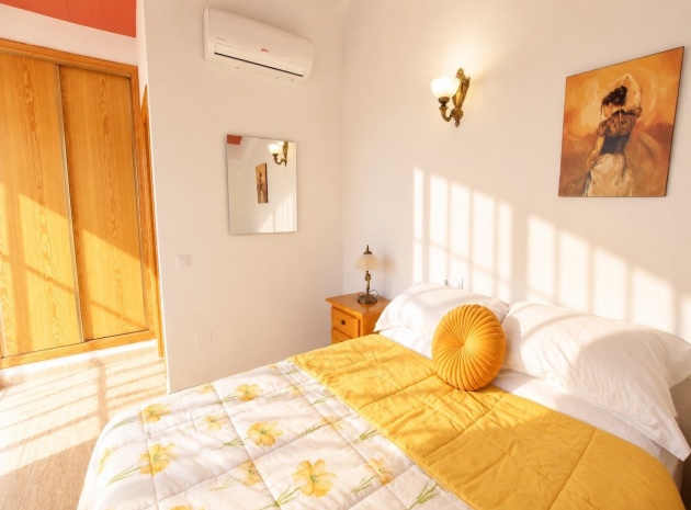 Resale - Bungalow - Daya Nueva