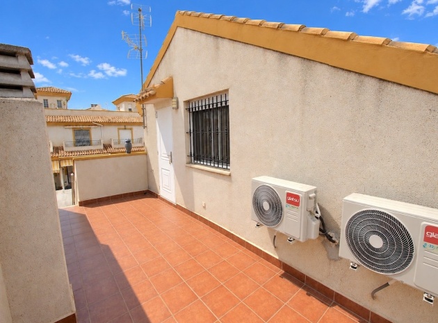 Resale - Bungalow - Daya Nueva