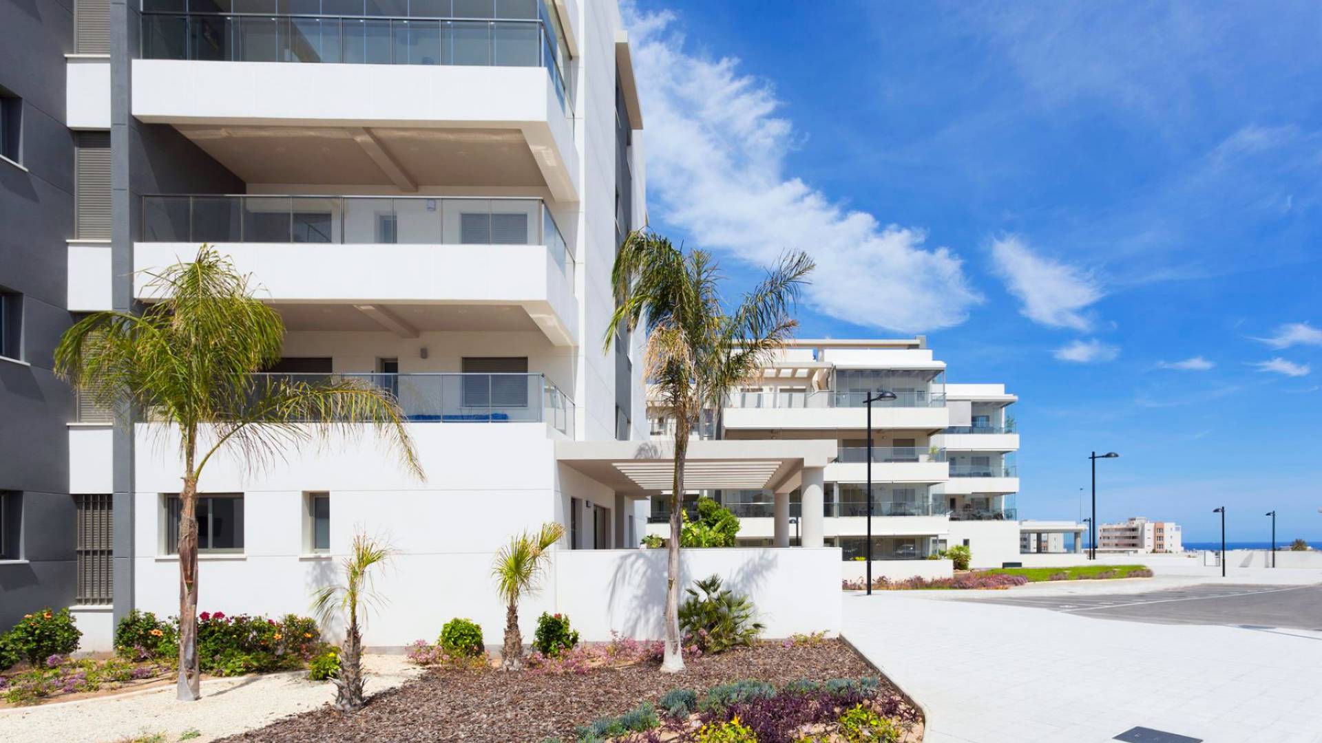 Altos del Mediterraneo-BRAND-NEW-MODERN-APARTMENTS-FOR-SALE-POOL