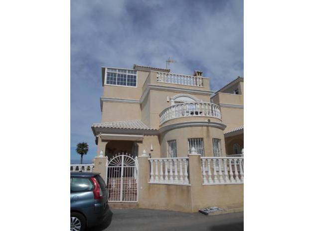 Resale - Villa - Los Altos - villas del duque