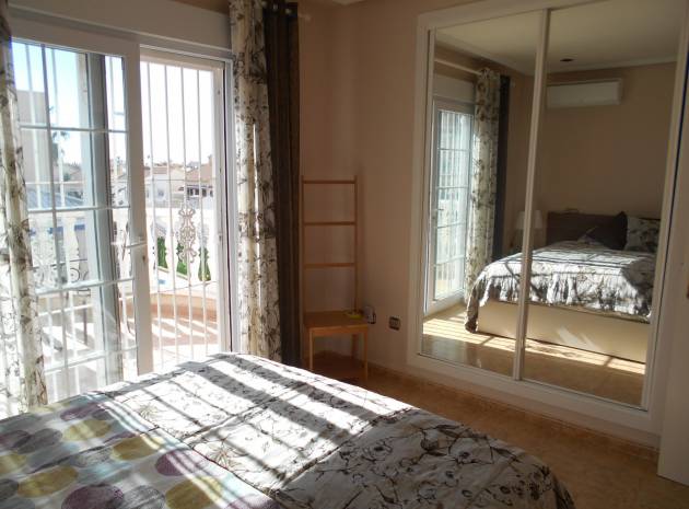 Resale - Villa - Los Altos - villas del duque