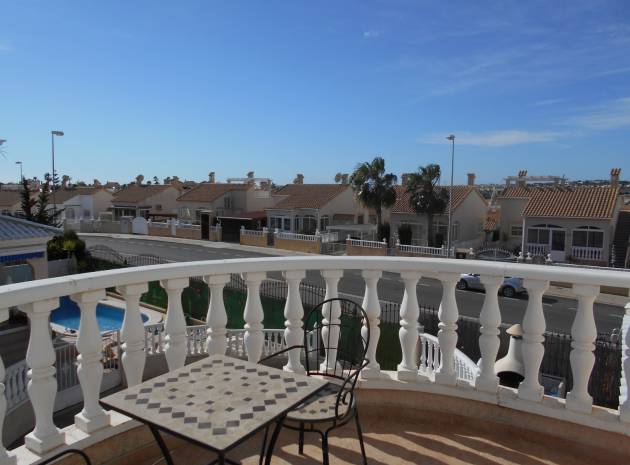 Resale - Villa - Los Altos - villas del duque