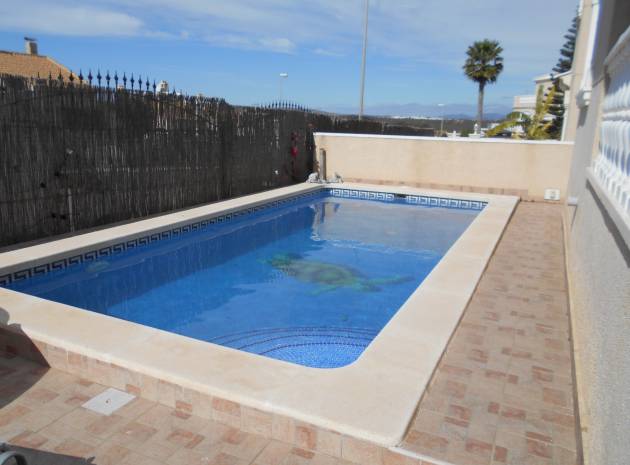 Resale - Villa - Los Altos - villas del duque