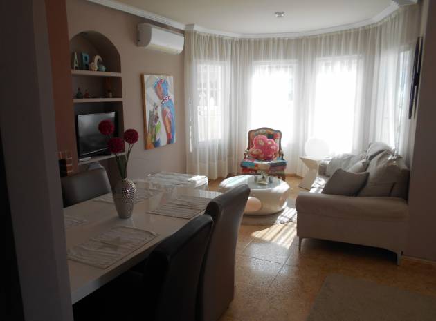 Resale - Villa - Los Altos - villas del duque