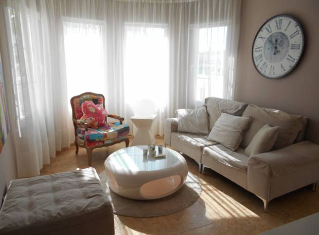 Resale - Villa - Los Altos - villas del duque