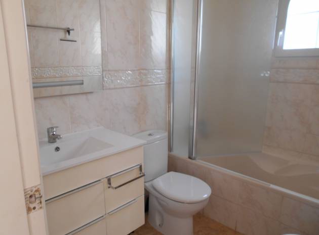 Resale - Villa - Los Altos - villas del duque