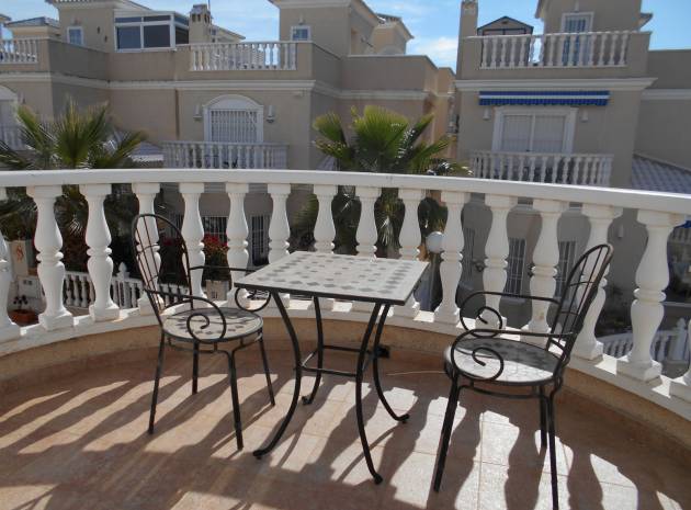 Resale - Villa - Los Altos - villas del duque