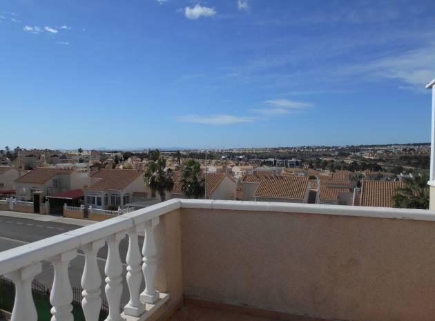 Resale - Villa - Los Altos - villas del duque