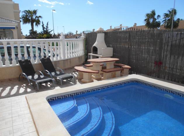 Resale - Villa - Los Altos - villas del duque