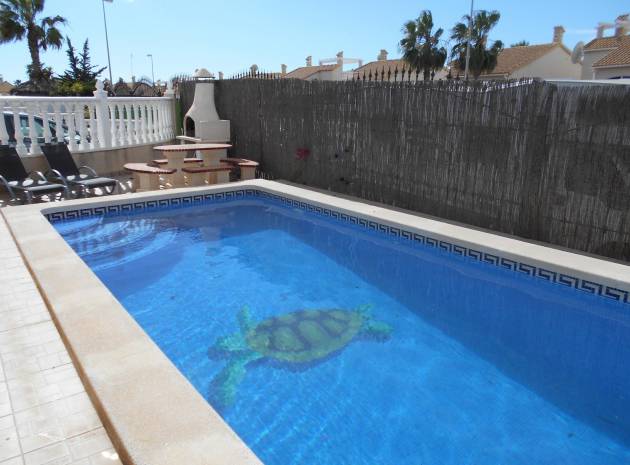 Resale - Villa - Los Altos - villas del duque