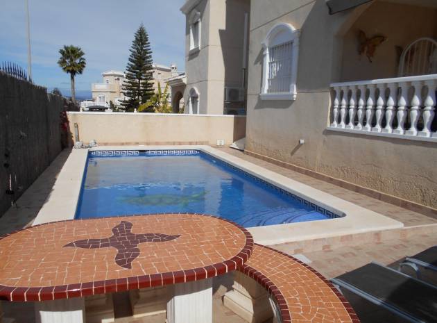 Resale - Villa - Los Altos - villas del duque
