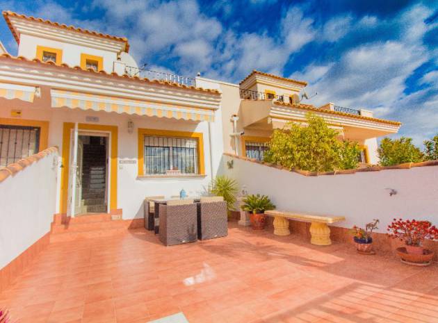 Resale - Townhouse - Los Montesinos - laguna green