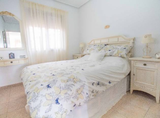 Resale - Townhouse - Los Montesinos - laguna green