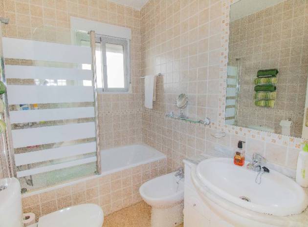 Resale - Townhouse - Los Montesinos - laguna green