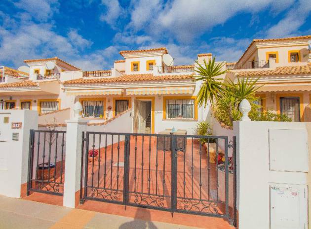 Resale - Townhouse - Los Montesinos - laguna green