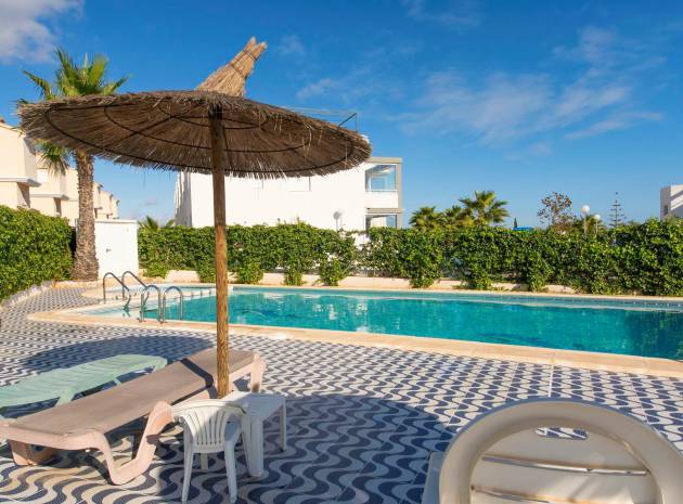 Resale - Townhouse - Playa Flamenca - las chismosas