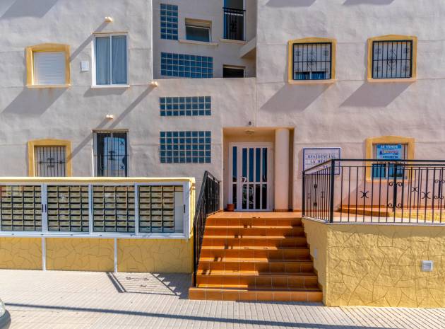 Resale - Apartment - Playa Flamenca - la mirada