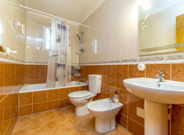 Resale - Apartment - Torrevieja - Baños de Europa