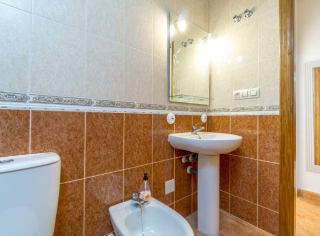 Resale - Apartment - Torrevieja - Baños de Europa