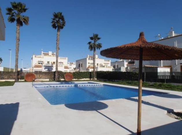 Återförsäljning - Villa - Torrevieja - jardin del mar