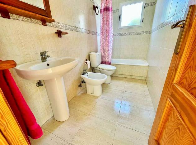 Resale - Apartment - Torrevieja - Aguas Nuevas