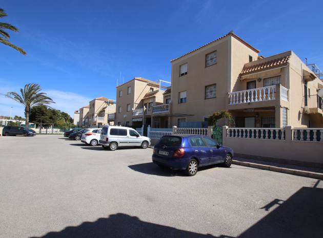 Resale - Apartment - Torrevieja - Aguas Nuevas