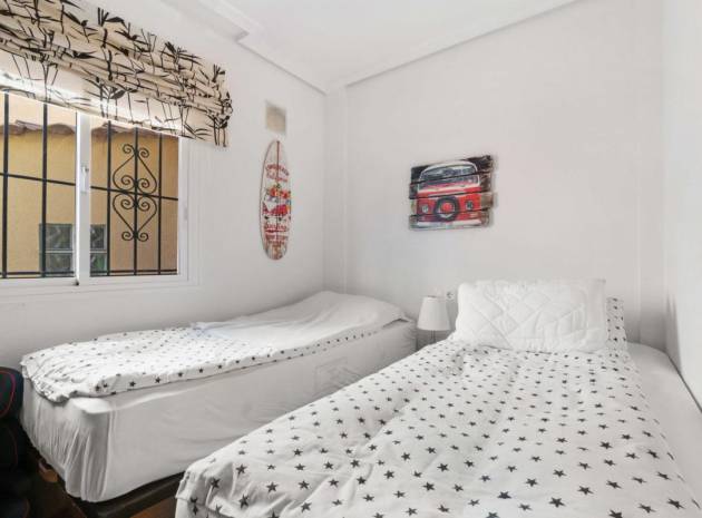 Resale - Villa - Torrevieja - altos de la bahia