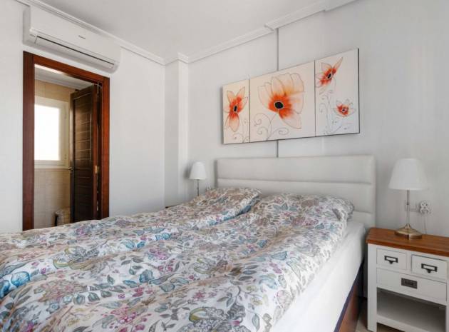 Resale - Villa - Torrevieja - altos de la bahia