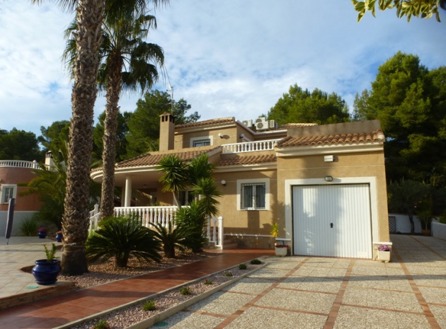 Resale - Villa - Pinar de Campoverde