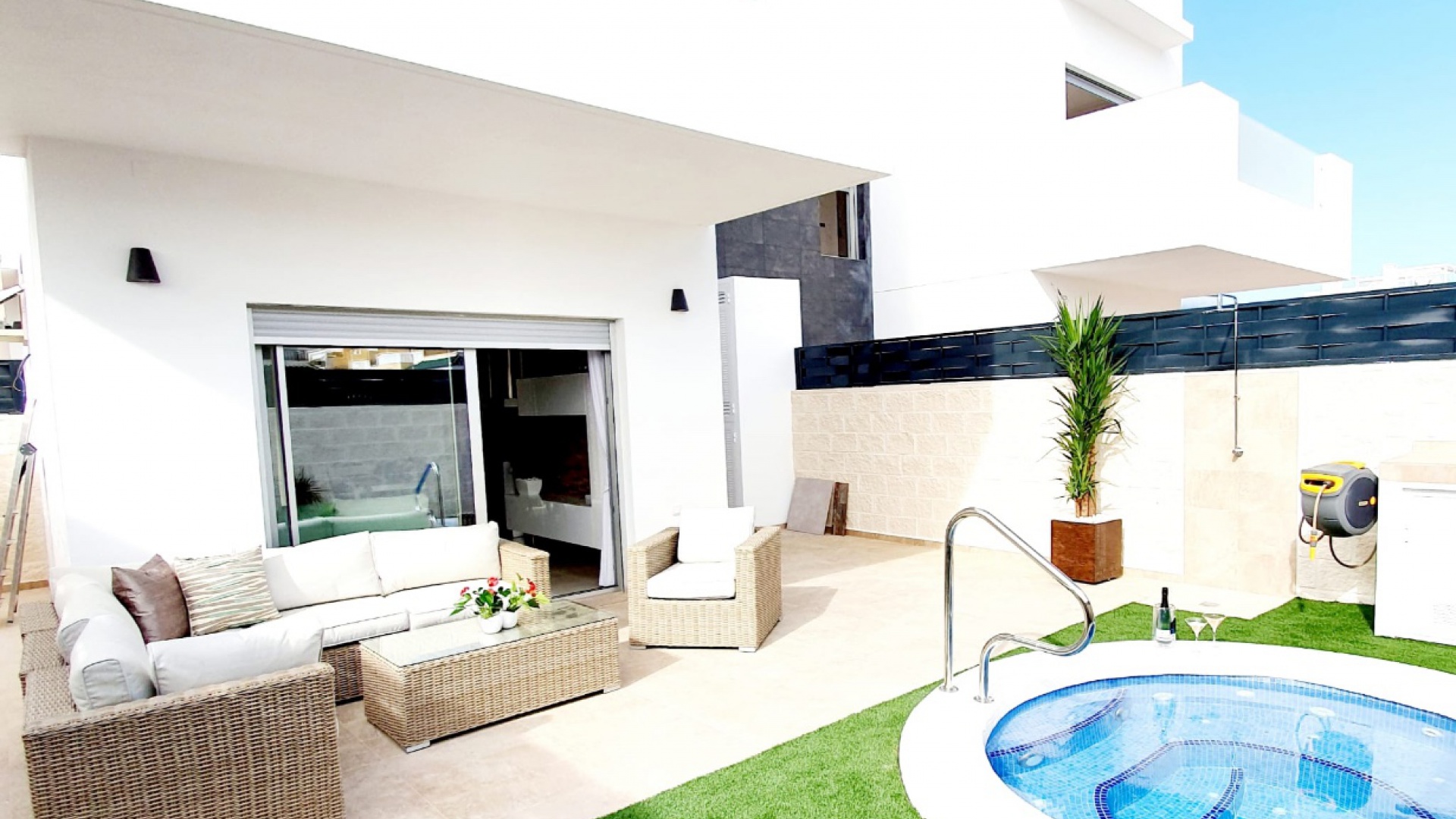 Residencial Marabu Lagoon luxury new apartments Quesada