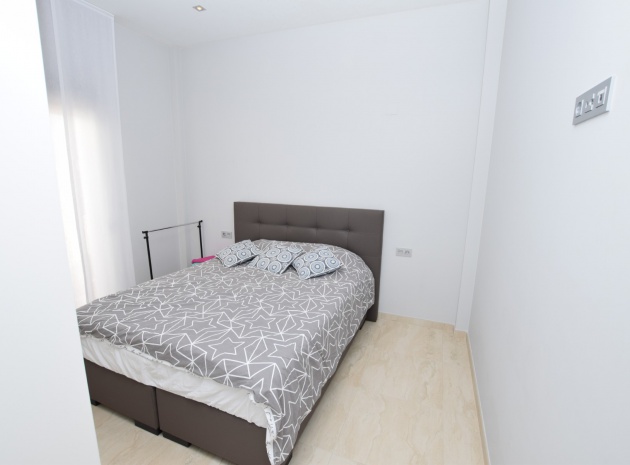 Wiederverkauf - Villa - Villamartin - Pau 8