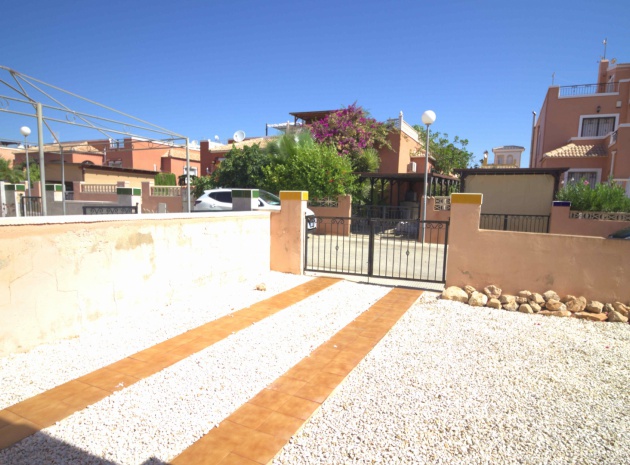 Resale - Villa - Los Montesinos - La Herrada