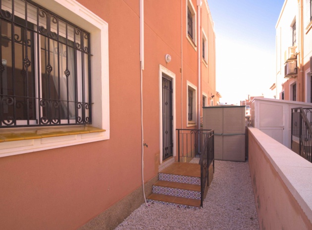 Resale - Villa - Los Montesinos - La Herrada