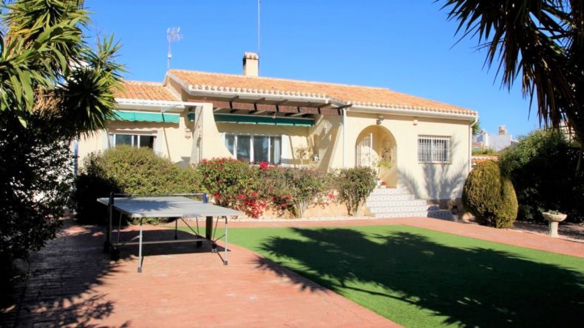 Resale - Villa - Villamartin