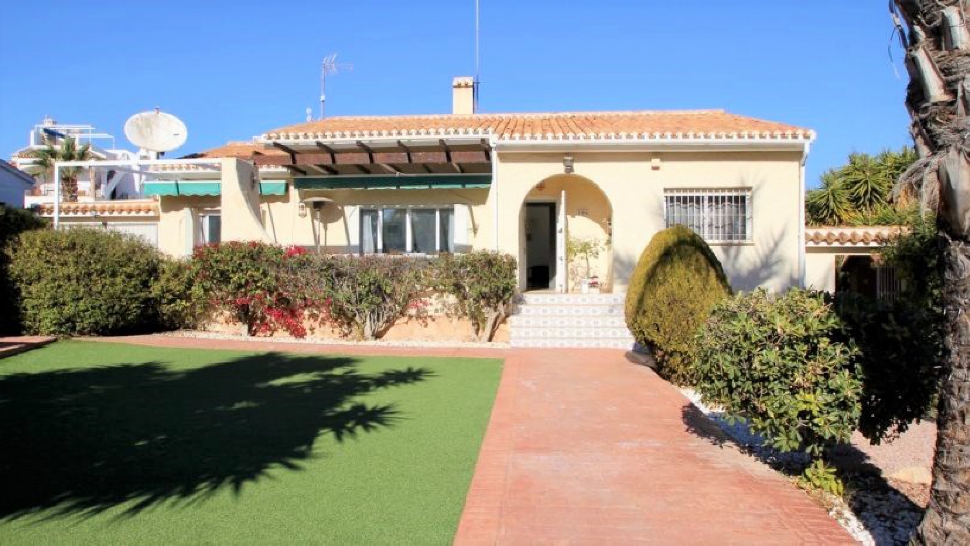 Resale - Villa - Villamartin