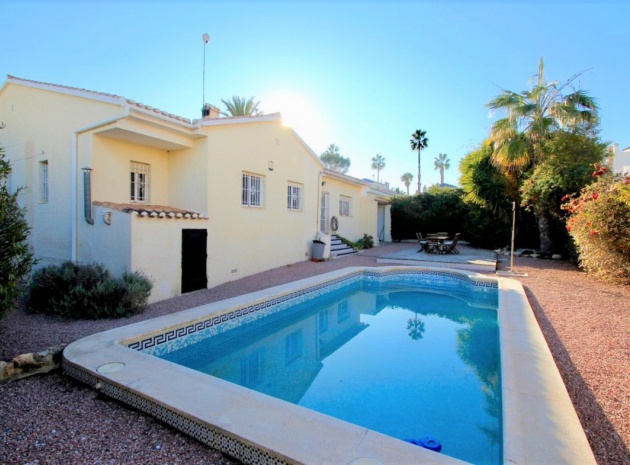 Resale - Villa - Villamartin